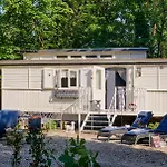 Pipowagen De Luxe, Prive Hottub En Zwembad Holiday home *