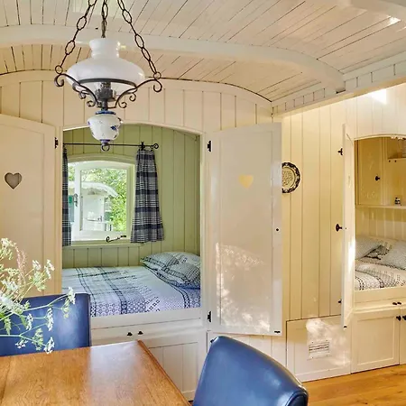 Pipowagen De Luxe, Prive Hottub En Zwembad Holiday home *