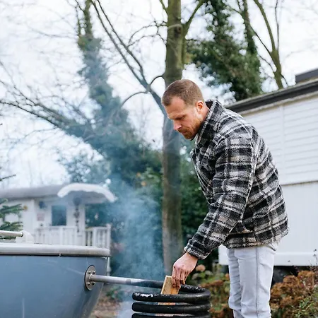 Holiday home Pipowagen De Luxe, Prive Hottub En Zwembad Heythuysen